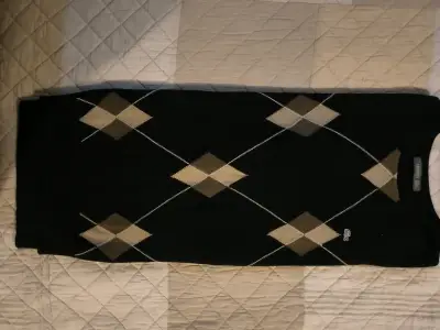 Suéter negro de rombos Lacoste - miniatura 2
