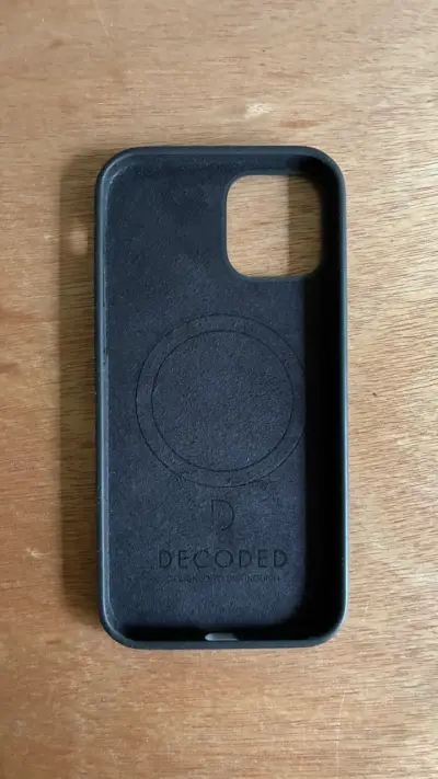 Funda negra para iPhone 12 - miniatura 2