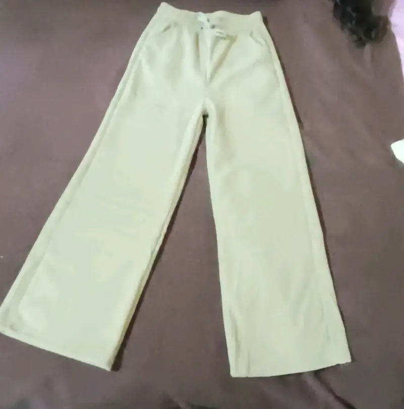 Pantalón beige suelto - 1