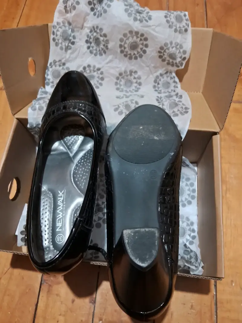 Zapatos de charol negro con tacón - 2