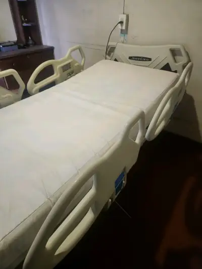 Cama clínica ajustable - miniatura 1