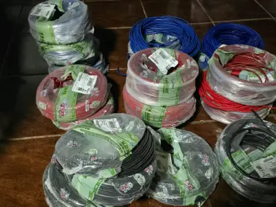 Se vende cable de 6mm2, 4mm2 y 2.5mm2 estos rollos - miniatura 2