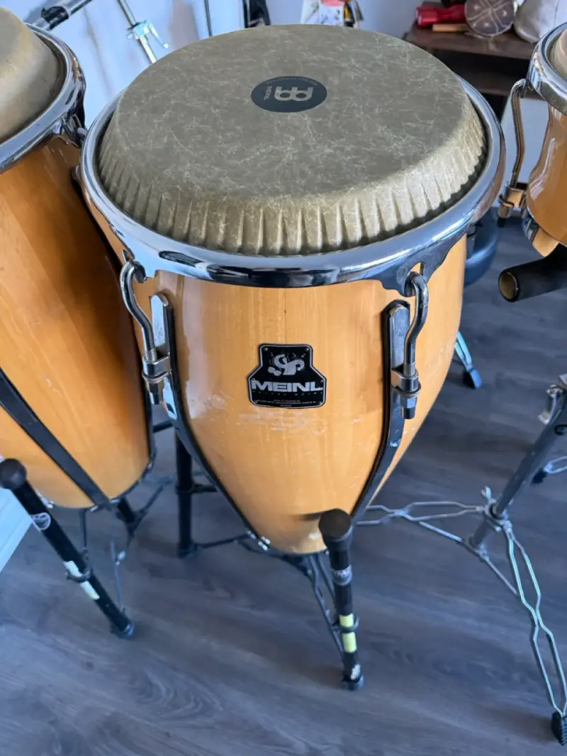 Set Congas Meinl Floatune + Atriles pro + fundas - 2