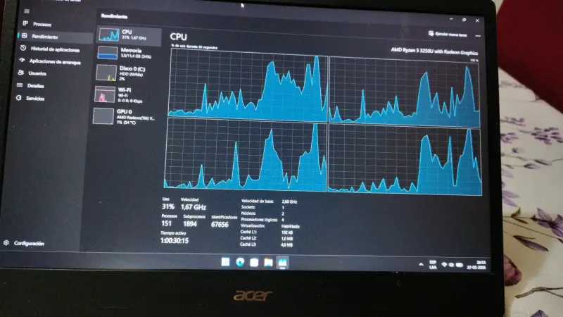 Notebook Acer con cargador - 3