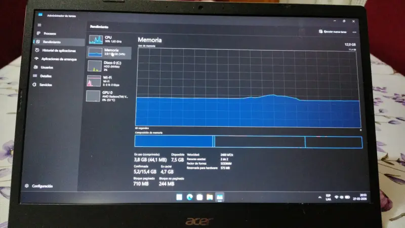 Notebook Acer con cargador - 4