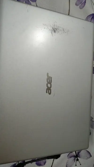 Notebook Acer con cargador - miniatura 5