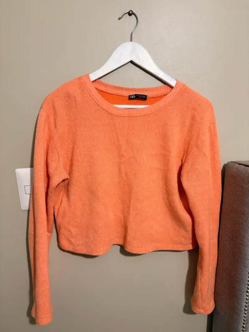Polerón naranja Zara