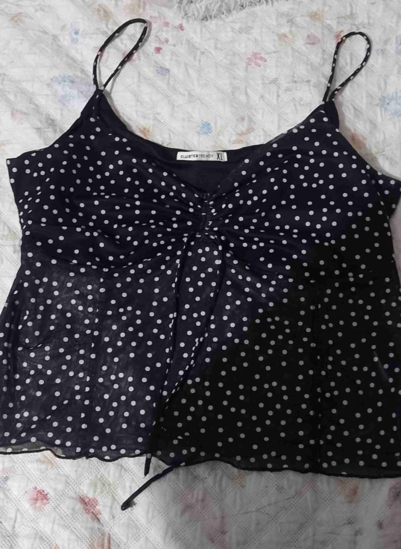 Camiseta negra de lunares XL