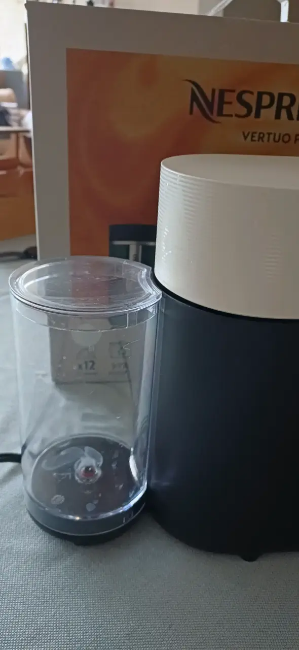 Cafetera Nespresso Vertuo Pop blanca - 2