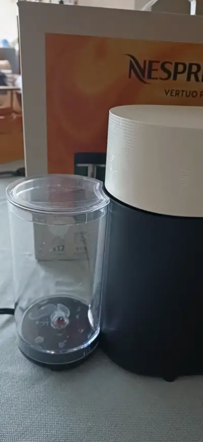Cafetera Nespresso Vertuo Pop blanca - miniatura 2