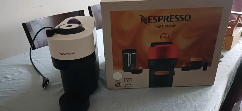 Cafetera Nespresso Vertuo Pop blanca - 3