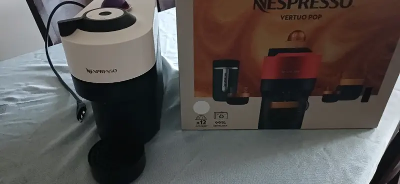 Cafetera Nespresso Vertuo Pop blanca - 4