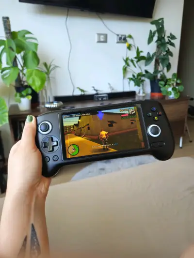 Consola portátil Anbernic - miniatura 1