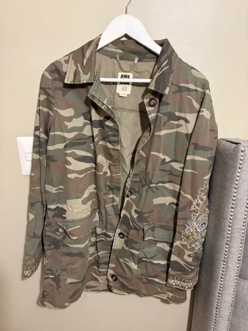 Chaqueta militar estampada