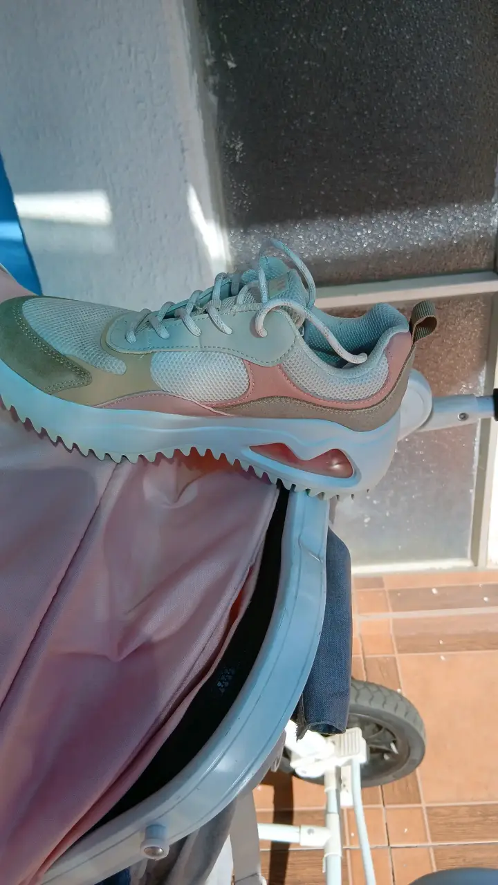 Zapatillas deportivas rosas - 1