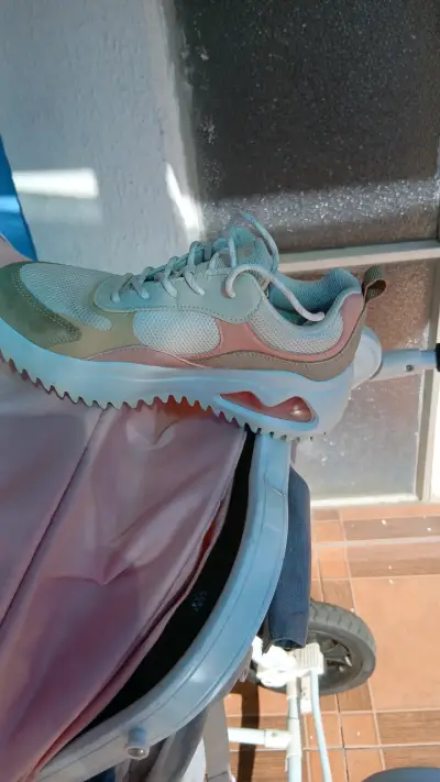 Zapatillas deportivas rosas - miniatura 1