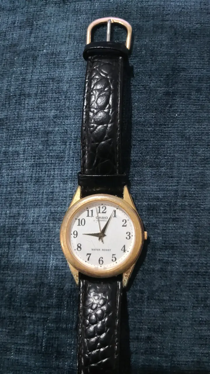 Reloj Casio negro clásico - 2