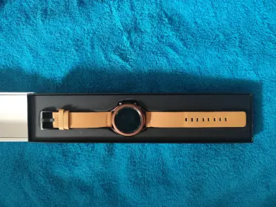 Reloj inteligente smartwatch con correa marrón - miniatura 1