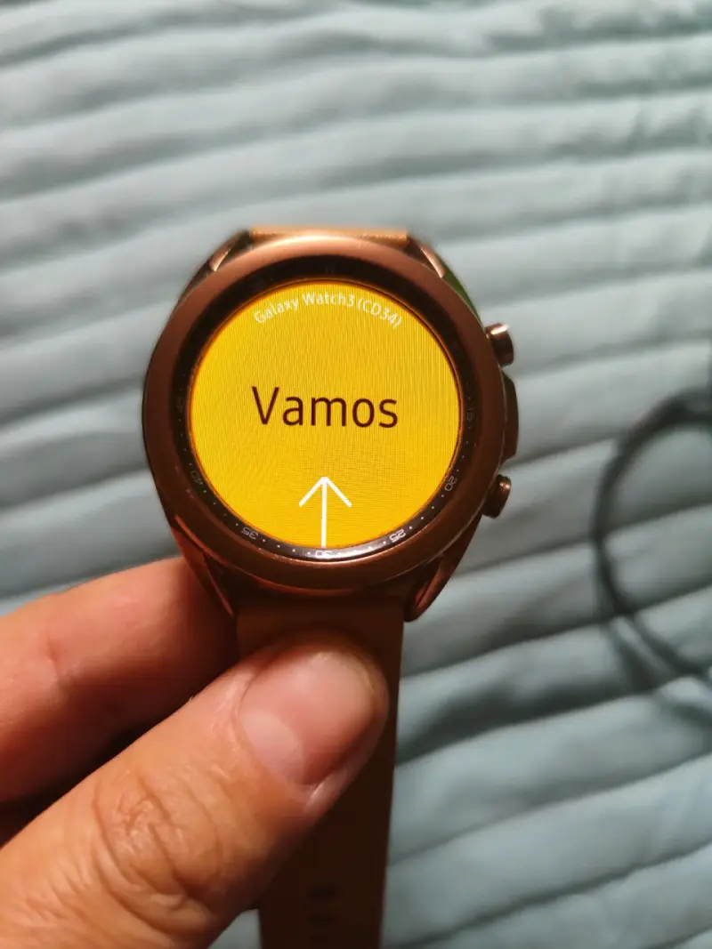 Reloj inteligente smartwatch con correa marrón - 3