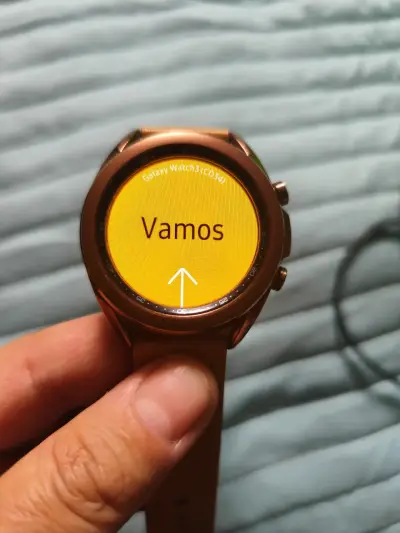 Reloj inteligente smartwatch con correa marrón - miniatura 3