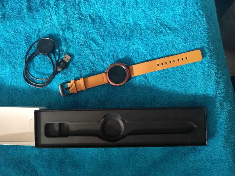 Reloj inteligente smartwatch con correa marrón - 4