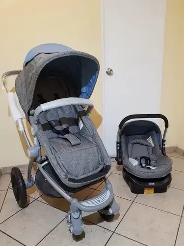 Coche de bebé con silla infantil