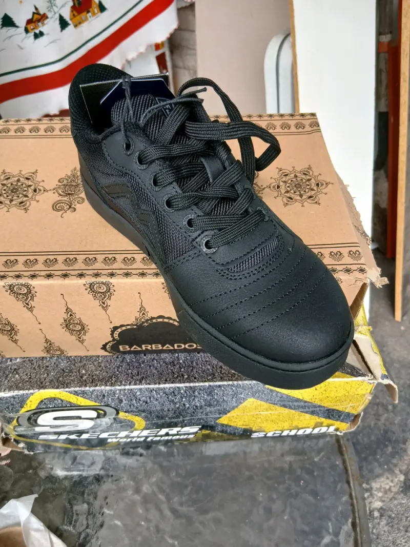 Zapatillas negras deportivas - 2