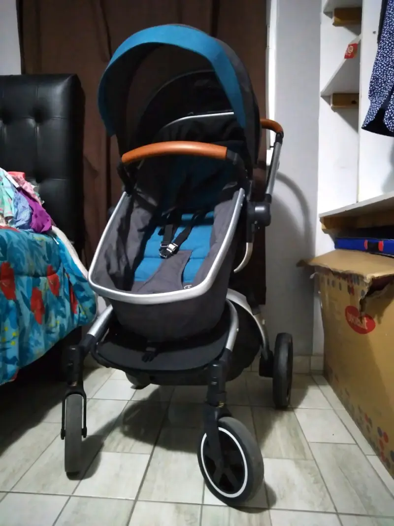 Coche de bebé color gris y azul travel sistem 360° - 6