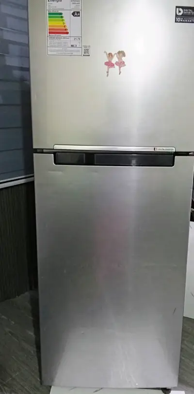 Refrigerador de acero inoxidable Samsung A+ - miniatura 1