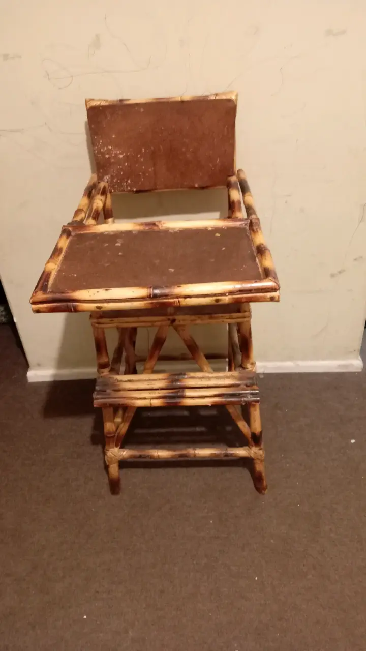 Silla alta de bambú
