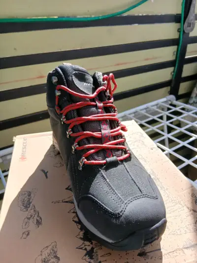 Botas de trekking negras y azules - miniatura 3
