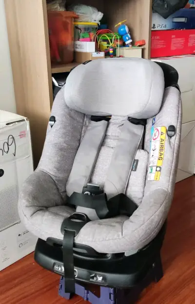 Silla de auto para bebé giro 360 - miniatura 4