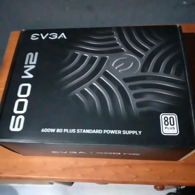 Fuente de poder EVGA 600W - 1