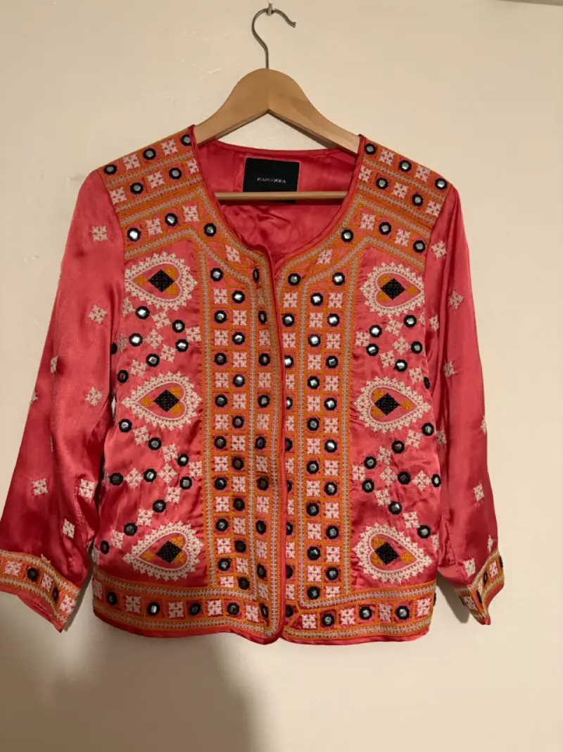 Chaqueta bordada color coral - 1