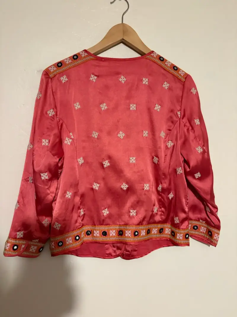 Chaqueta bordada color coral - 2