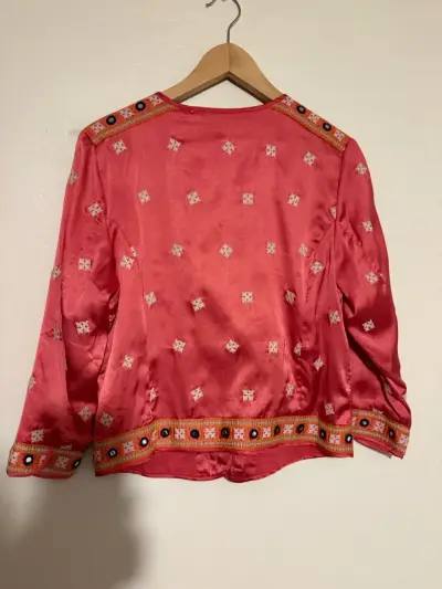 Chaqueta bordada color coral - miniatura 2