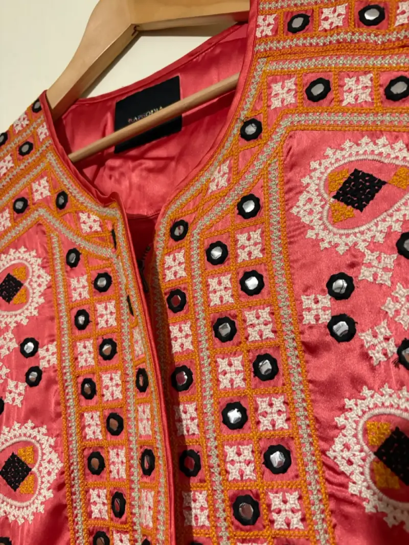 Chaqueta bordada color coral - 3