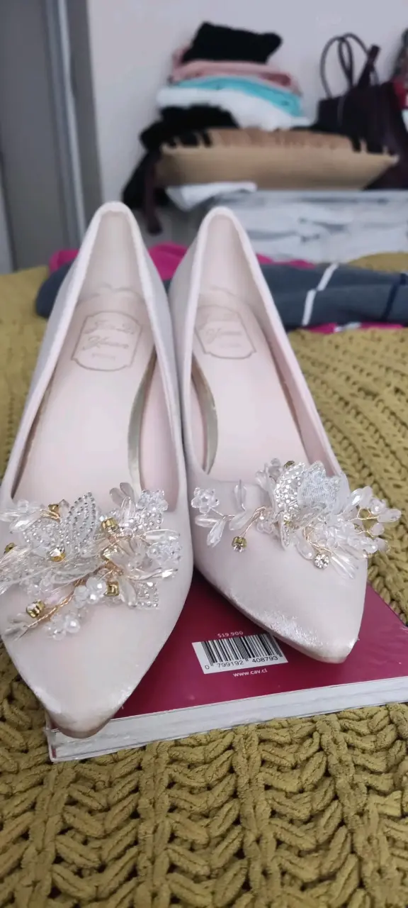 Zapatos de novia con adornos - 1