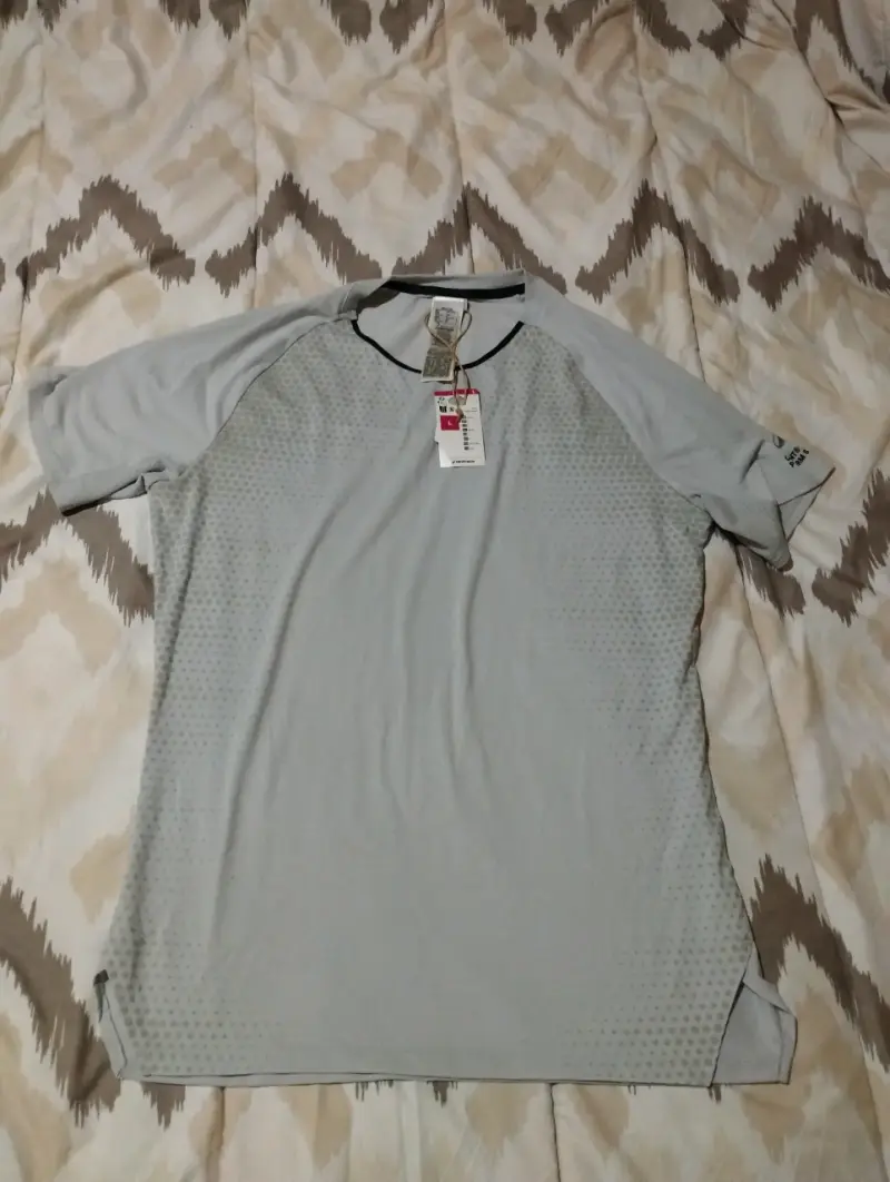 Polera gris con estampado nuevo - 2