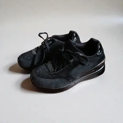Zapatillas negras deportivas - miniatura 1