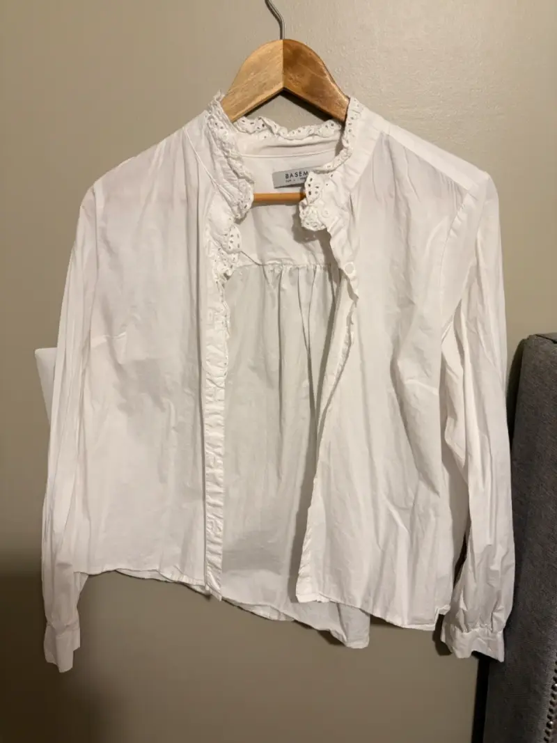 Blusa blanca con encaje