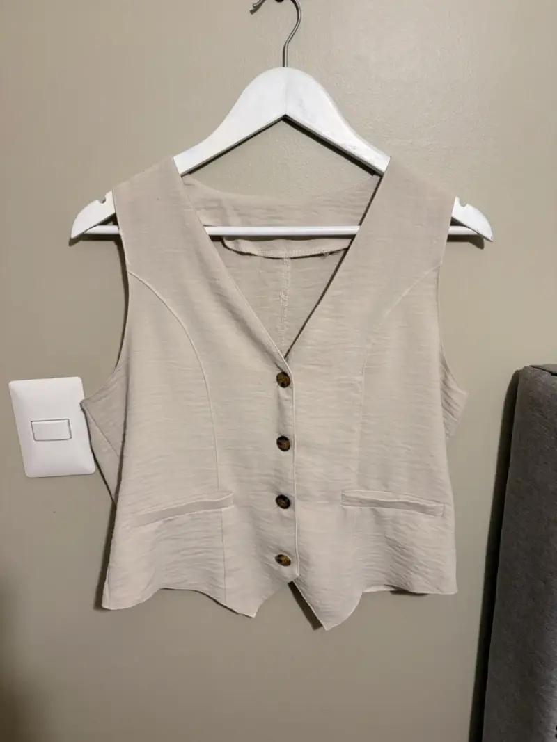 Chaleco beige sin mangas