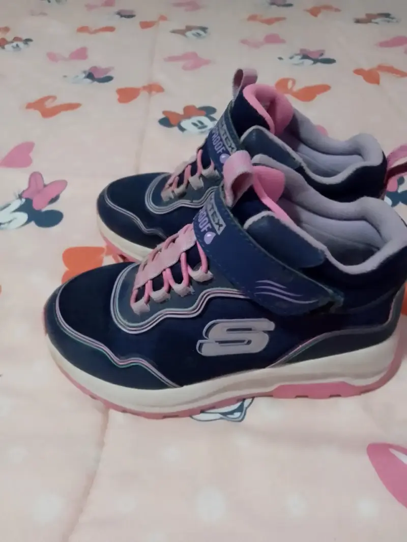 Zapatillas deportivas azul y rosado