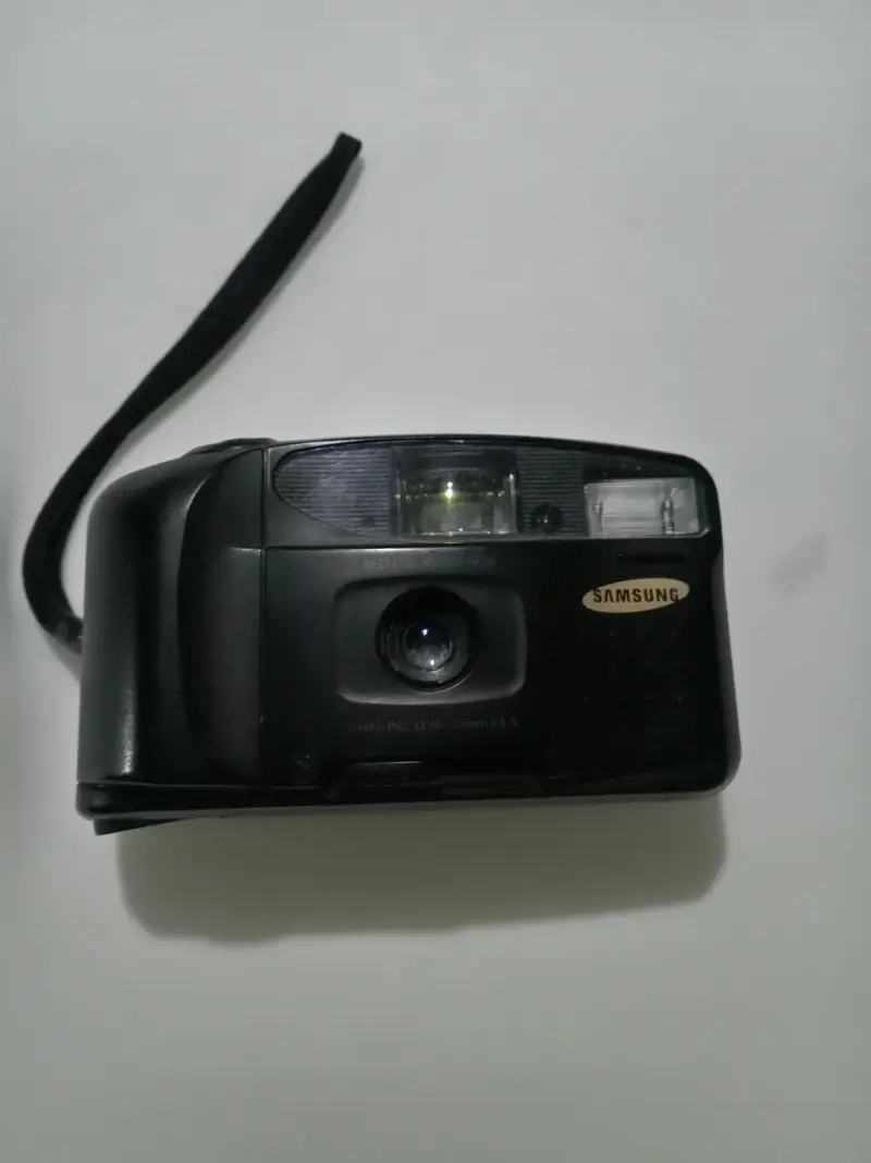 Cámara compacta Samsung negra