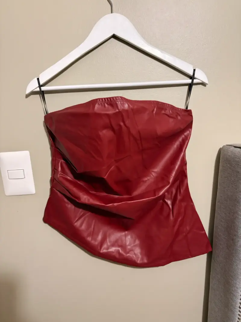 Top rojo sin tirantes