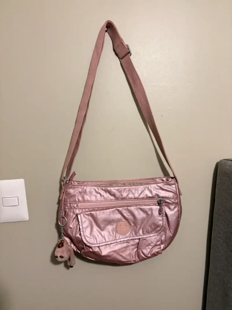 Cartera cruzada rosa metálica