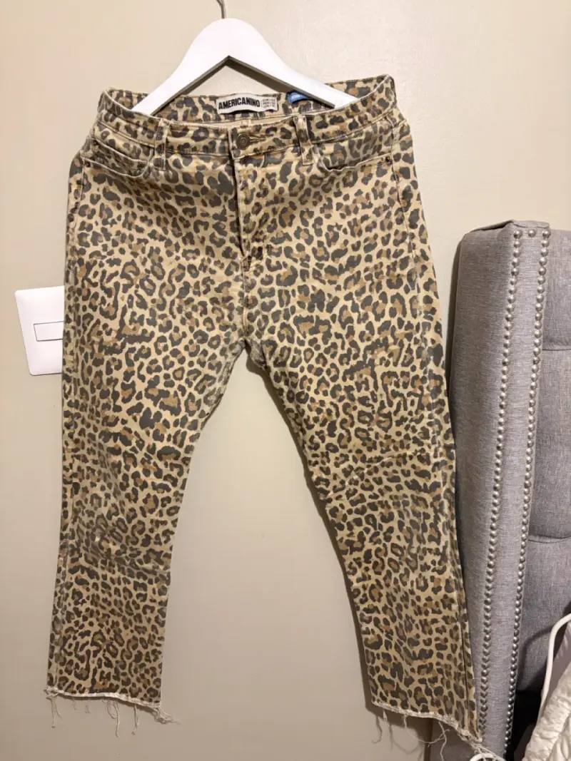 Pantalones tipo leopardo Americanino