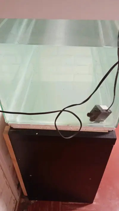 Acuario grande con mueble - miniatura 4