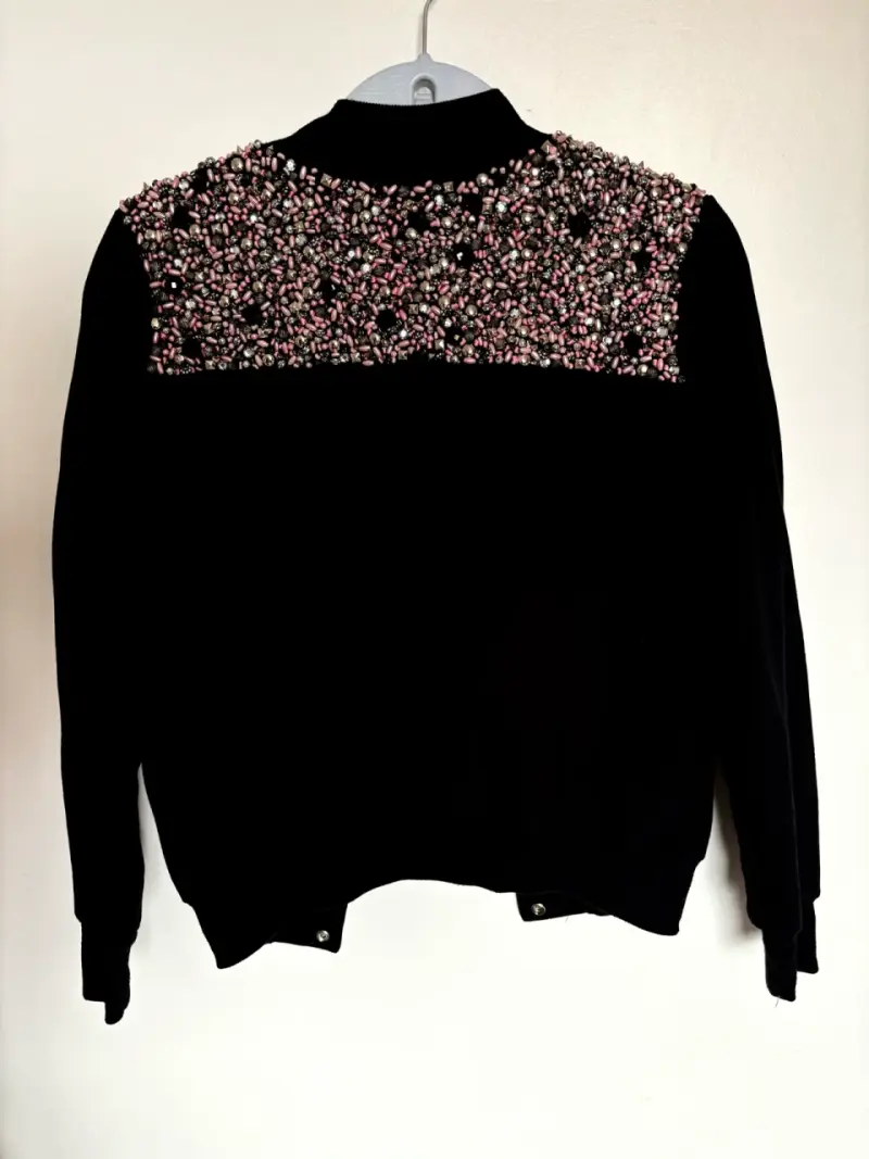 Chaqueta negra con detalles de perlas - 2