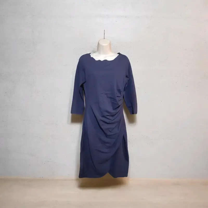 Vestido azul oscuro elegante